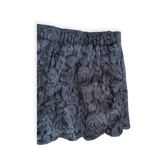 Pins and Needles black scallop edge lace shorts new - Picture 3 of 10